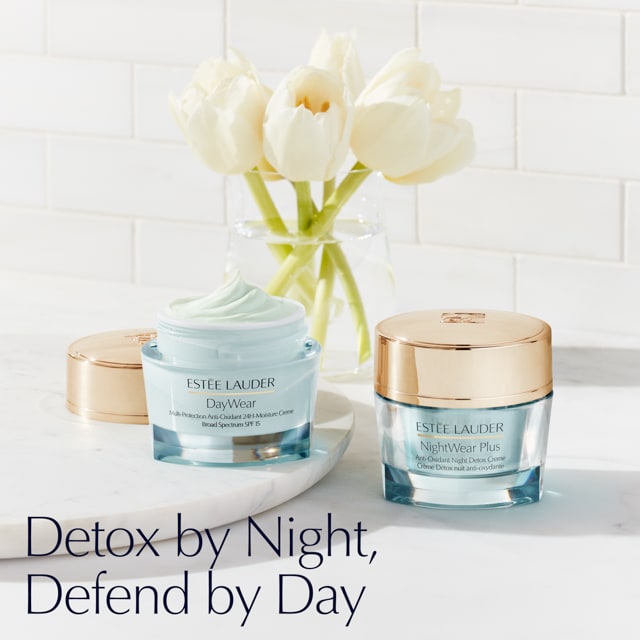 NightWear Plus Moisturiser Anti-Oxidant Night Detox Creme